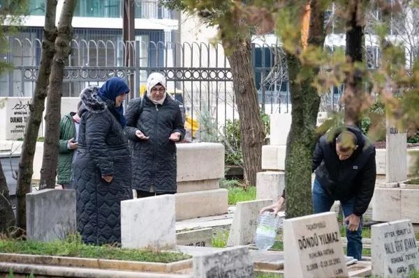 Ankara Karşıyaka Mezarlığında Ramazan Bayramı'nda Ziyaret Yoğunluğu