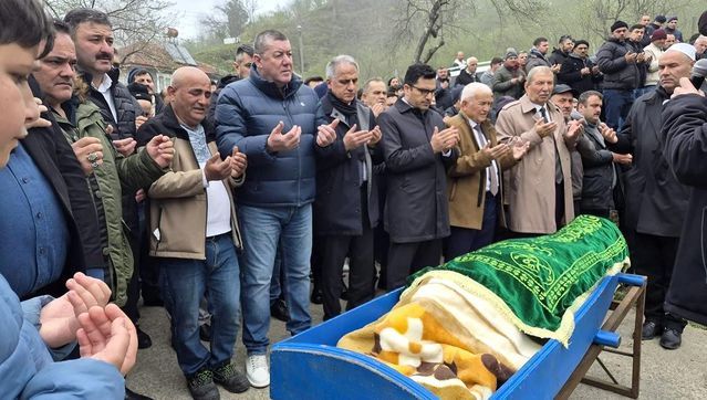 Gölette Boğulan 12 Yaşındaki Emircan Dualarla Uğurlandı