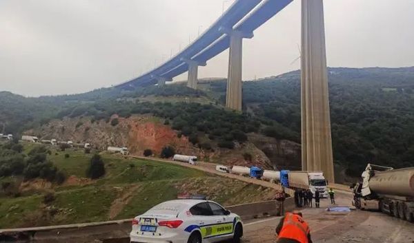 Gaziantep’te İki Tanker Kafa Kafaya Çarpıştı: 1 Ölü, 1 Yaralı
