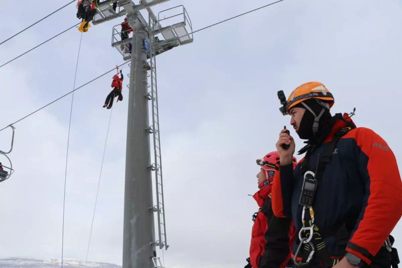 Van'da 150 Kişilik Ekip Gerçekçi Çığ Tatbikatı Gerçekleştirdi