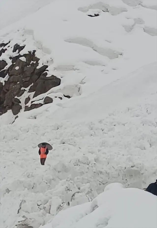 Şırnak-Hakkari Karayolu Çığ Nedeniyle Ulaşıma Kapandı