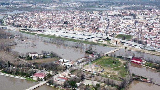 Edirne’de Taşkın Tehlikesi Azaldı, Geçişler Kontrollü Sağlanıyor