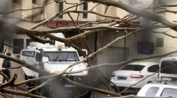 Diyarbakır'da Cinnet: Eşini Öldüren ve Kuzenini Yaralayan Zanlı Tutuklandı