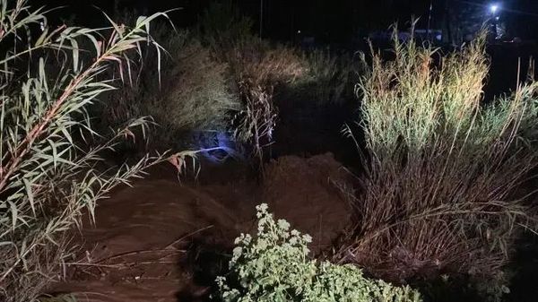 Nazilli'de Taşan Mergen Çayında Mahsur Kalan Sürücü 4 Saatlik Operasyonla Kurtarıldı