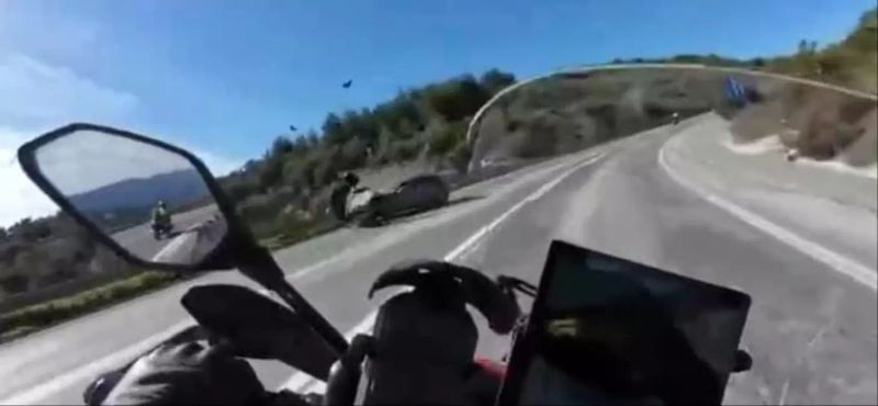 Bursa'da Hatalı Sollama Yapan Motosikletçi Otomobille Çarpıştı: 59 Yaşındaki Sürücü Yaşamını Yitirdi