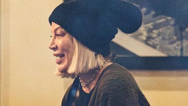 Tori Spelling: Estetik Eleştirileri ve Kişisel Mücadeleleriyle Yıllar Boyunca Sınandı