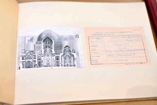 Mirziyoyev ve Tokayev Buhara'da Tarihi Belgeleri Paylaştı