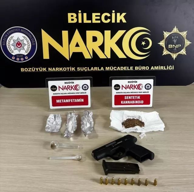 Bozüyük'te Uyuşturucu ve Ruhsatsız Tabanca Ele Geçirildi
