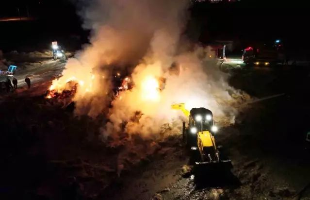 Aksaray'da Mandırada Çıkan Yangında 70 Ton Saman Kül Oldu