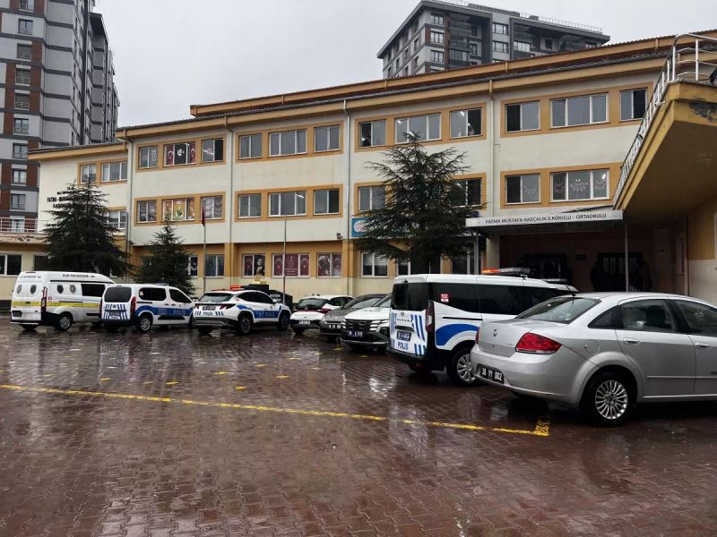 Kayseri'de Ortaokulda Bıçaklı Kavga: 1 Öğrenci Yaralandı