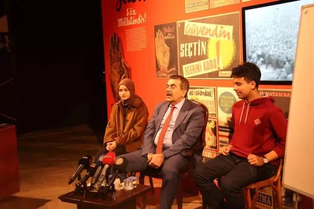 Milli Eğitim Bakanı Yusuf Tekin, Aydın'da Öğrencilere Demokrasi Dersi Verdi