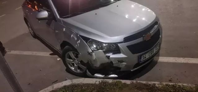 Samsun Canik'te Otomobil ile Motosiklet Çarpıştı: 2 Genç Yaralandı