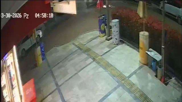 Salihli'de Motosiklet Kamyonetle Çarpıştı: Bir Genç Hayatını Kaybetti