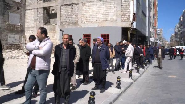 Şanlıurfa’da Standart Dışı Plaka Değişikliği İçin Uzun Kuyruklar Oluştu