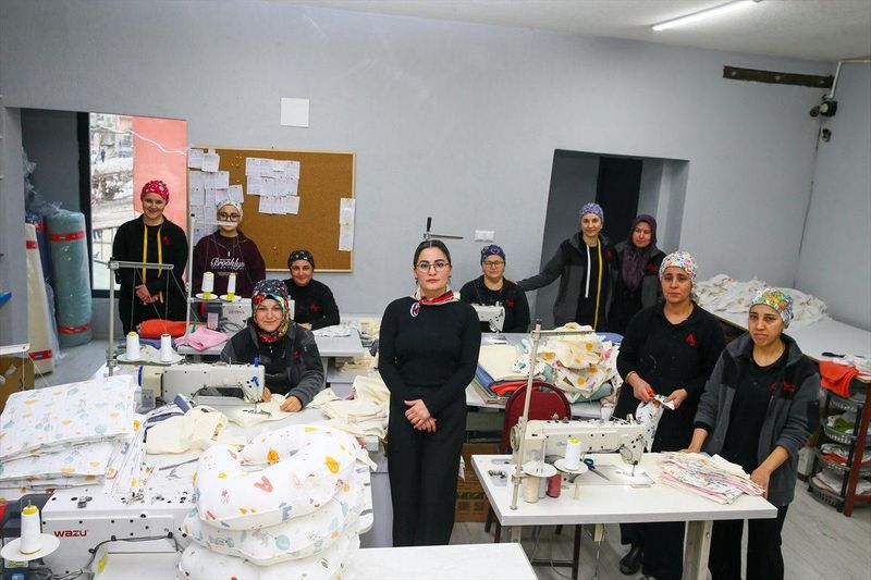 Uşaklı Girişimci 2021'de Başladığı Ev İşini 11 Kişilik Atölyeye Dönüştürdü