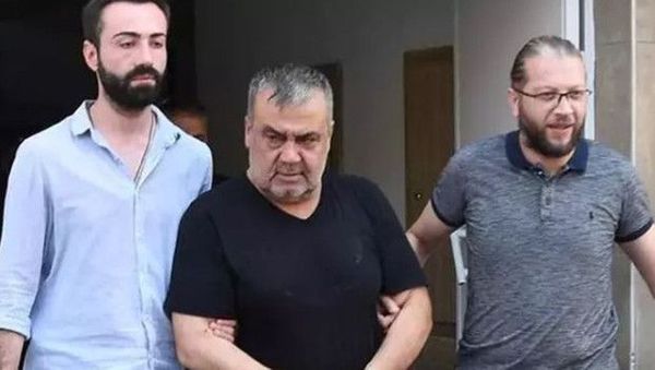 Şarkıcı Metin Işık'a 4 Yıl Hapis Cezası Verildi, Cezaevine Teslim Oldu