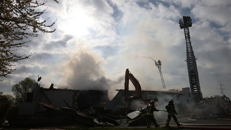 Almanya'da Gece Kulübünde Yangın: 750 Kişi Güvenli Bir Şekilde Tahliye Edildi