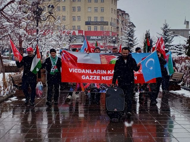 Erzurum'da Sağlık Çalışanları Gazze İçin 126. Haftada Kar Altında Sessiz Yürüdü