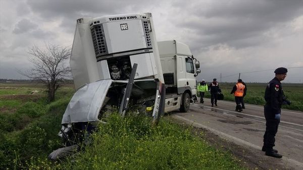 Ceyhan’da Tır ve Otomobil Çarpıştı: Sürücü Hayatını Kaybetti