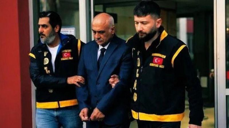 Manisa'da Atatürk'e Hakaret İddiasıyla Gözaltına Alınan Öğretmen Tutuklandı