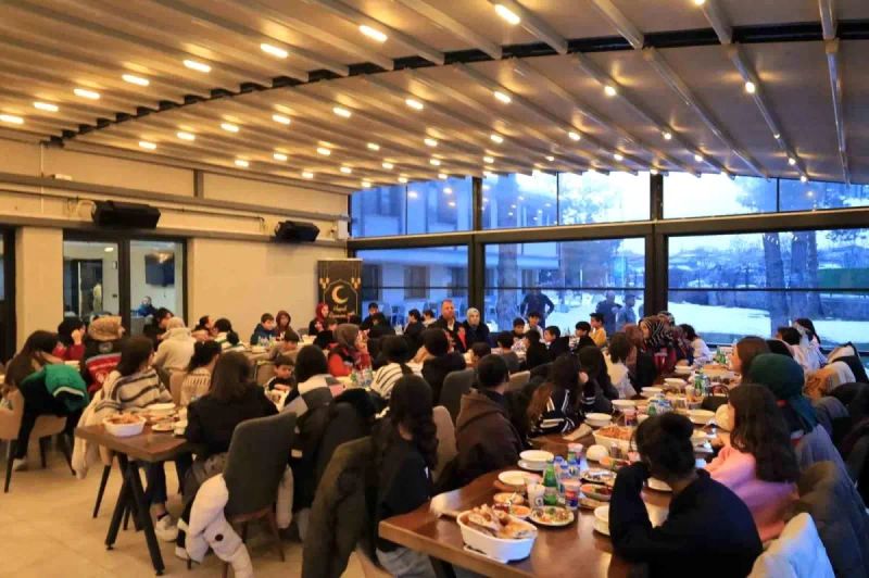 Erzincan'da Dünya Yetimler Günü İftar Programı Düzenlendi