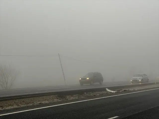 Denizli’de Yoğun Sis Ulaşımı Olumsuz Etkiledi, Trafikte Zorluklar Yaşandı