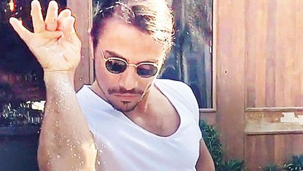 Nusret Gökçe Erzurum’da Anne ve Babası Anısına Bin Kişiye İftar Veriyor