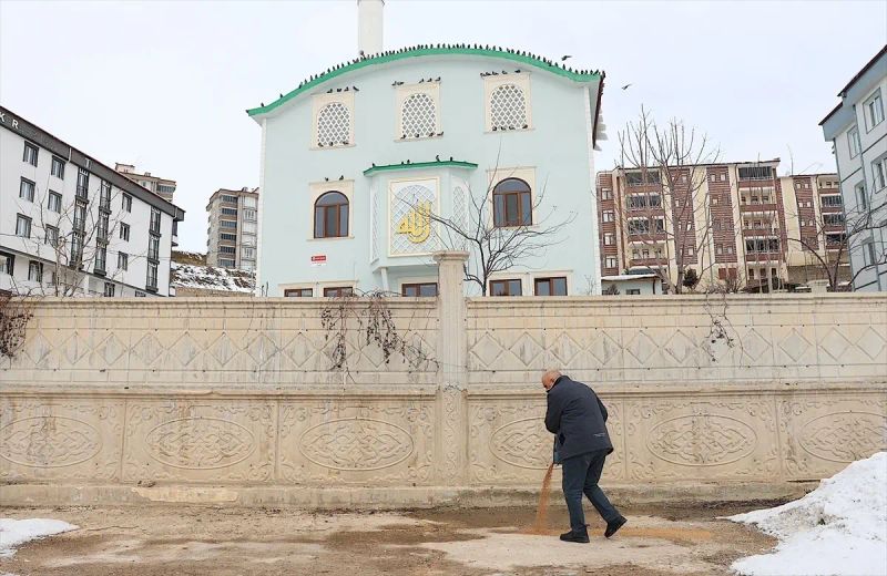 Bayburtlu Ahmet Özbek, Kışın 10 Ton Hububatı Kuşlar İçin Doğaya Bırakıyor