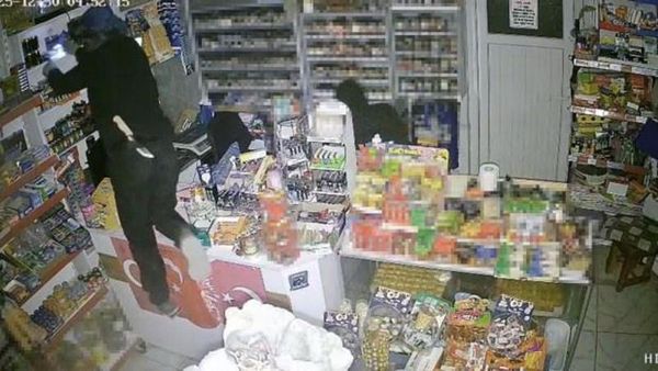 Çalıntı Araçla Dört İlde Market Soygunu: 114 Suç Kaydı Olan Şüpheli Tutuklandı