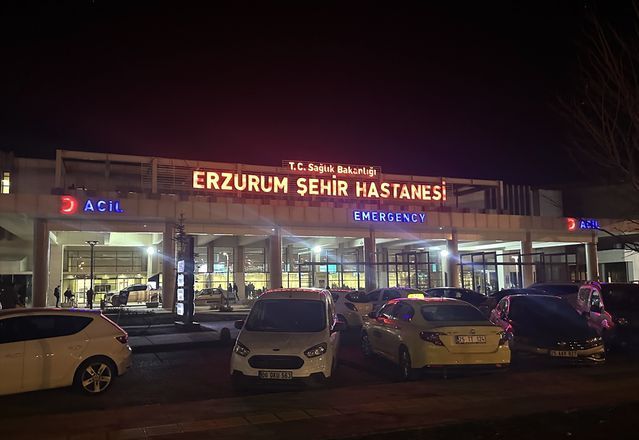 Erzurum'da Bisikletli Çocuğa Otomobil Çarptı, Ağır Yaralandı