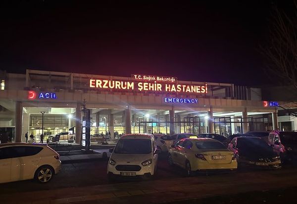 Erzurum'da Bisikletli Çocuğa Otomobil Çarptı, Ağır Yaralandı