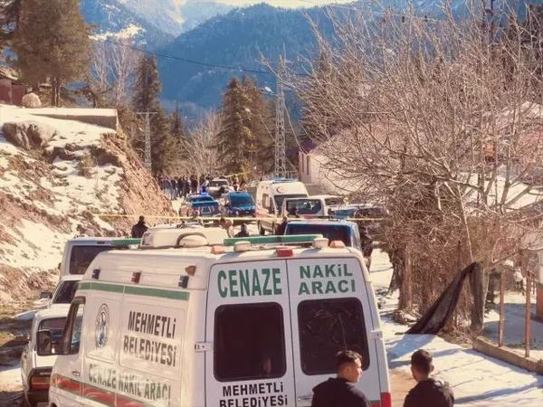 Osmaniye'de 17 Yaşındaki Genç, Akrabasını Öldürüp İntihar Etti