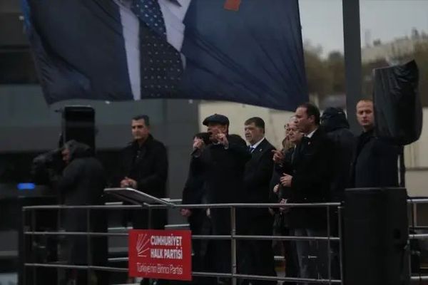 Özgür Özel: Uşak Belediye Başkanı Görevi ve Sorumluluğu Kapsamında Hesap Vermelidir