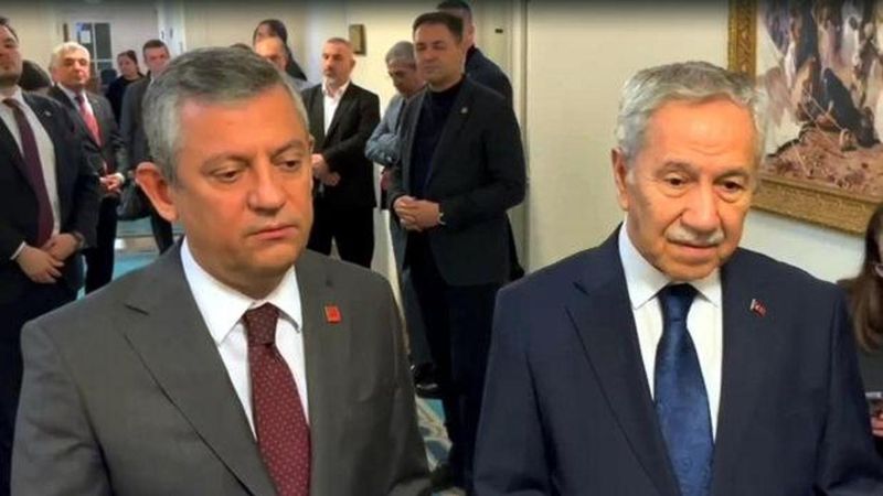 Özgür Özel, Bülent Arınç'ı Ziyaret Ederek Ramazan ve Siyasi Görüşmelerde Bulundu