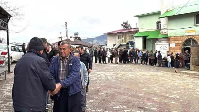 Mersin Değirmendere Köyünde Ramazan Bayramı Geleneksel Bayramlaşması Devam Ediyor