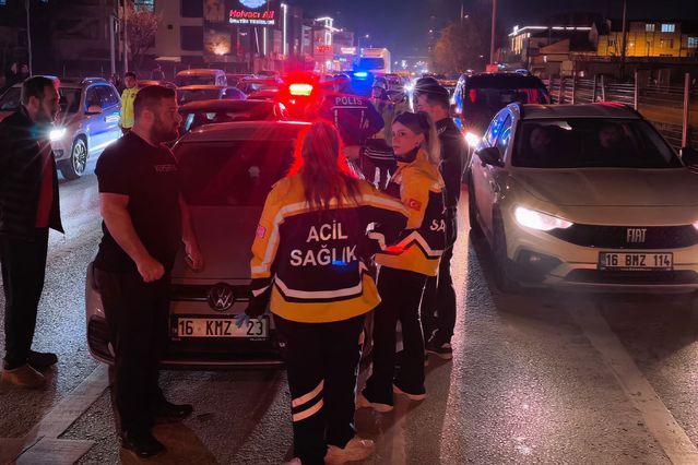 İnegöl'de Zincirleme Trafik Kazasında 4 Kişi Yaralandı