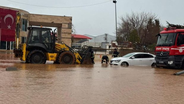 Güneydoğu'da Sağanak Yağış Hayatı Olumsuz Etkiledi: Sel ve Heyelanlar Meydana Geldi