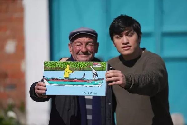 Otizmli Genç, Yaren Leylek ve Balıkçı Adem Yılmaz’ın Dostluğunu Resme Dönüştürdü