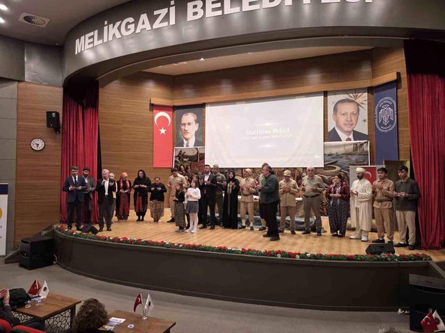 Birlik Vakfı Kayseri'de 'Çanakkale Ruhu' Tiyatrosuyla Milli Mücadeleyi Anlattı