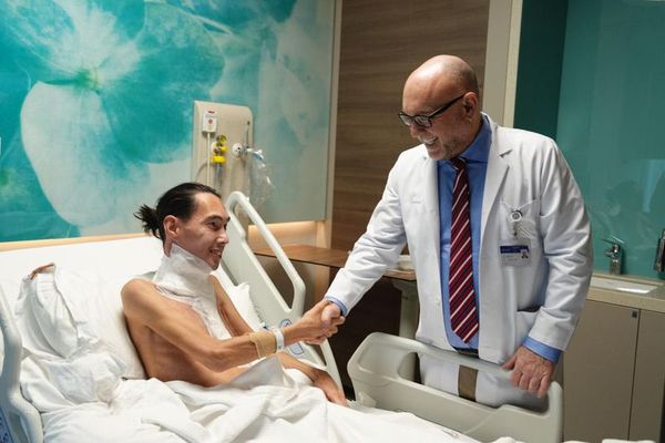 Türkiye'de 2 Kiloluk Boyun Tümörü Başarılı Operasyonla Alındı