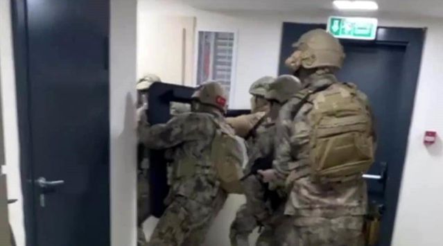 Kocaeli'de Sahte Avukat Kimlikleriyle Yakalanan Şahıs Tutuklandı