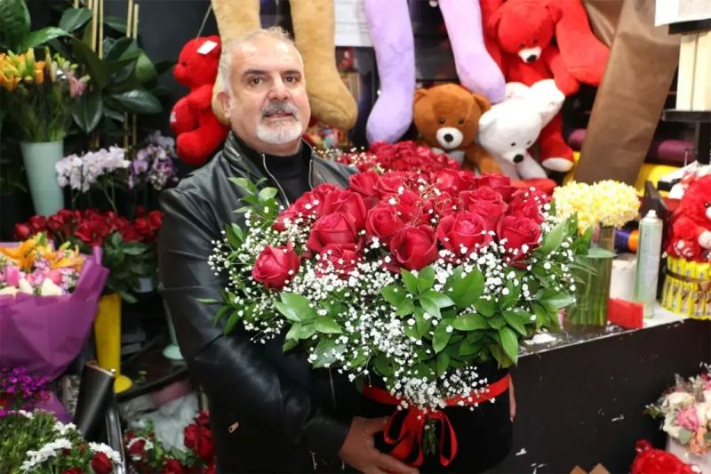 Sevgililer Günü'nde Çiçekçiler Yoğun Mesai: Buketler 7 Bin TL'ye Kadar Çıkıyor