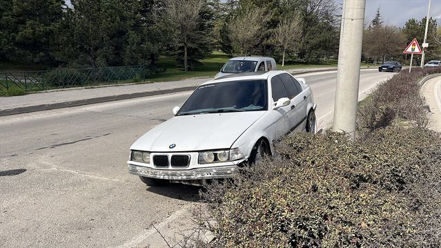 Eskişehir Odunpazarı'nda Trafik Kazasında Sürücü Yaralandı