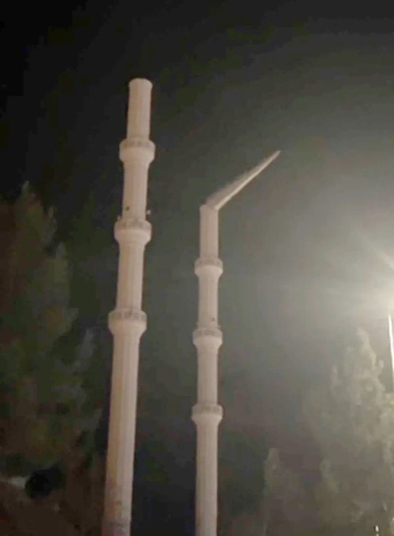Isparta'da Kuvvetli Rüzgar Halıkent Camisi Minarelerini Yıktı