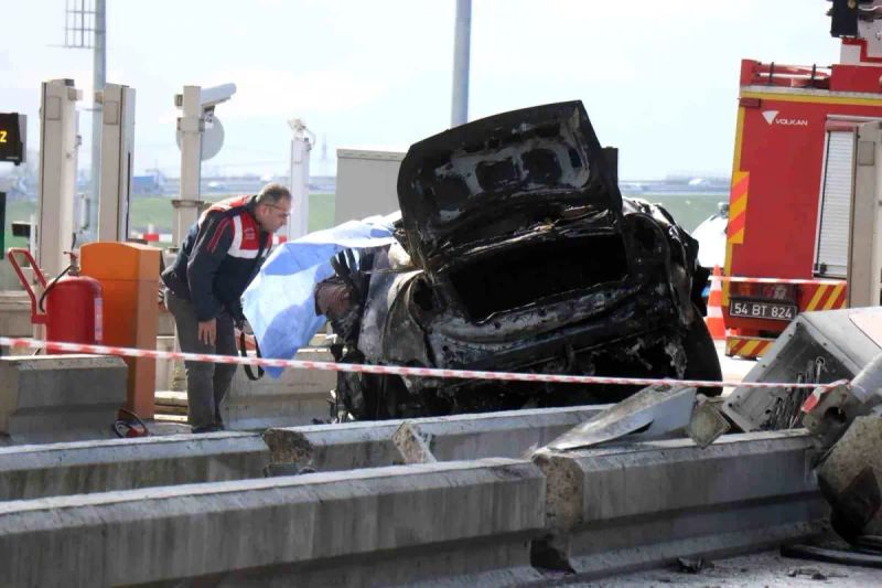 Kuzey Marmara Otoyolu’nda Bariyerlere Çarpan Otomobil Alev Aldı, Sürücü Hayatını Kaybetti