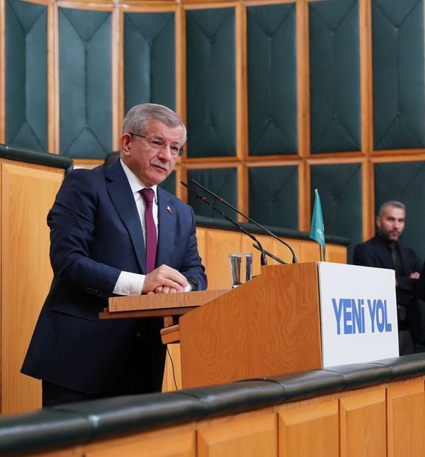 Ahmet Davutoğlu'ndan Türkiye'nin Savaş ve İran Planına İlişkin Kritik Açıklamalar