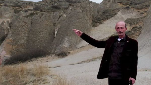 Kapadokya'nın Yeşilhisar'daki Peribacalarına Sprey Boya Zarar Verdi: Muhtar Uyarıyor