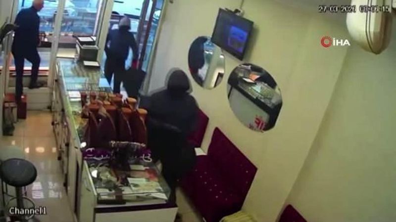 Diyarbakır'da Kuyumcuya Silahlı Baskın: 1,5 Kilo Altın Çalındı