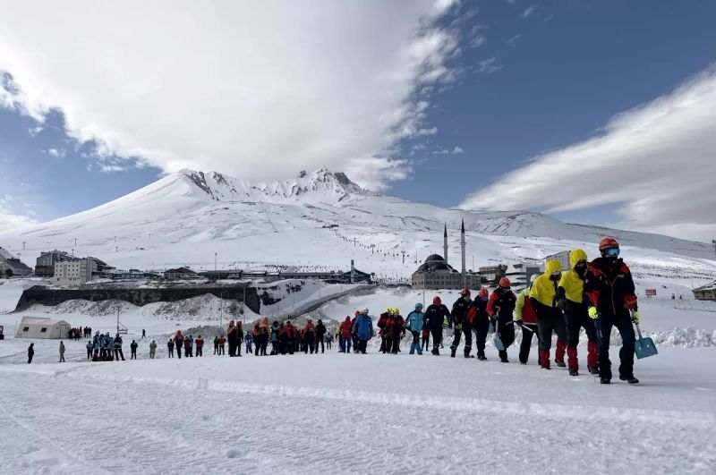 Erciyes Kayak Merkezi'nde 171 Personelle Gerçekleştirilen Çığ Tatbikatı