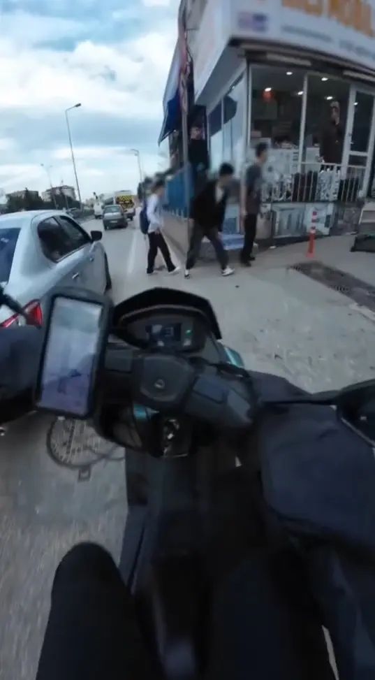 Bursa'da 'Yan Bakma' Tartışması Kanlı Bitti: Genç Bıçaklandı